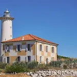 Apartment Adorable Surrounded By Garden 650m From The Sea